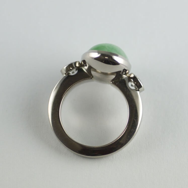 Jade and Diamond ring in White gold