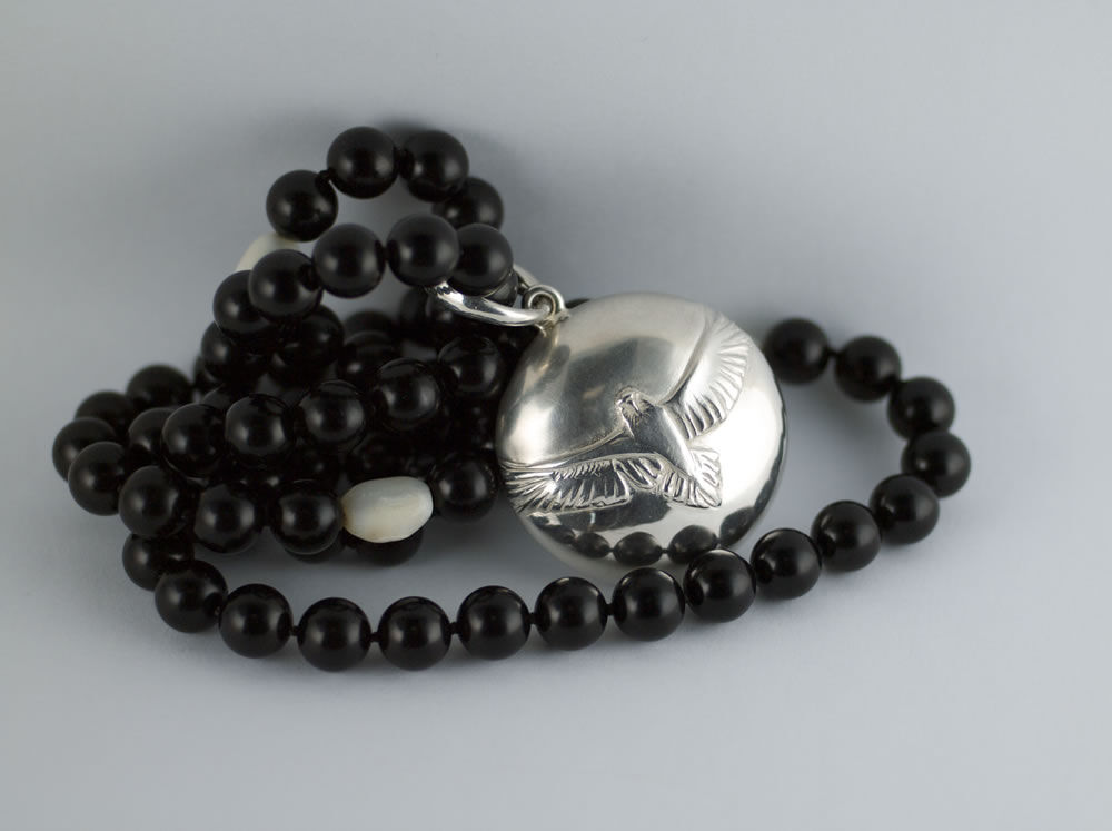 Silver,Mother of pearl,Black jade