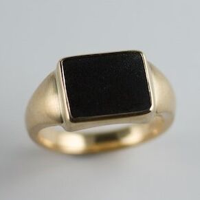 18ct Yellow Gold Black Jade Ring